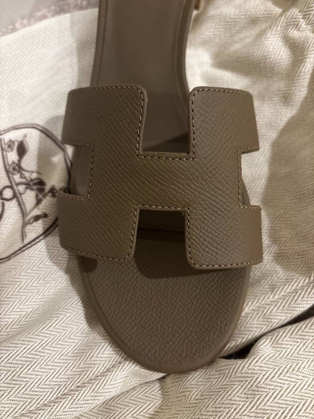 NEW Hermes Oasis Oran Sandals Sz 37/6.5 Etoupe Leather Brown Taupe - Picture 3 of 9
